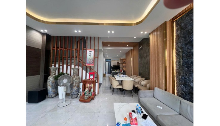 NHÀ SIÊU ĐẸP KDC SAVICO P.TAM BÌNH FULL NỘI THẤT, ĐƯỜNG SỐ 12, 188M2  giá 18,5 TỶ