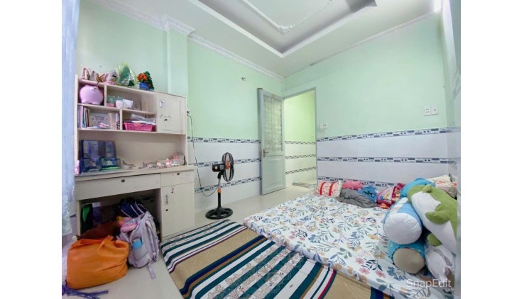 SÁT MẶT TIỀN HOÀNG DIỆU TRUNG TÂM Q4 

CẠNH Q1 NỐI Q2 

CÓ 4 TỸ
