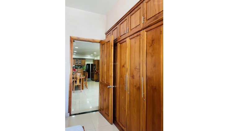 Penthouse đẹp 188m2 + sân vườn, 4PN + 4 toilet, DA Topaz Garden, cách Đầm Sen 500m, view Quận 1