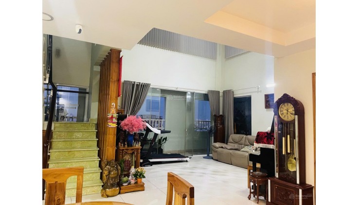 Penthouse đẹp 188m2 + sân vườn, 4PN + 4 toilet, DA Topaz Garden, cách Đầm Sen 500m, view Quận 1