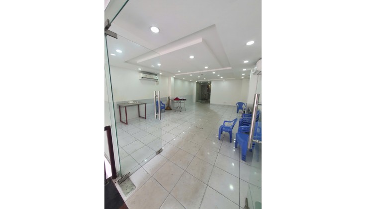 Cho thuê mặt bằng tầng trệt tòa nhà 300 nhân sự giá chỉ 13.5tr