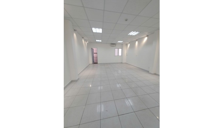 Cho thuê sàn văn phòng 45m² tại tòa nhà cao cấp, đầy đủ tiện ích - Giá chỉ 7,5tr