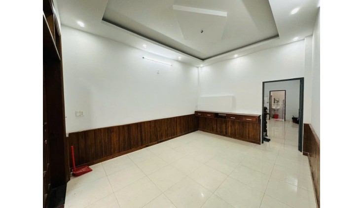Chính chủ cần cho thuê Nhà mặt tiền 64m2, đường Lã Xuân Oai, P. Long Trường, TP. Thủ Đức