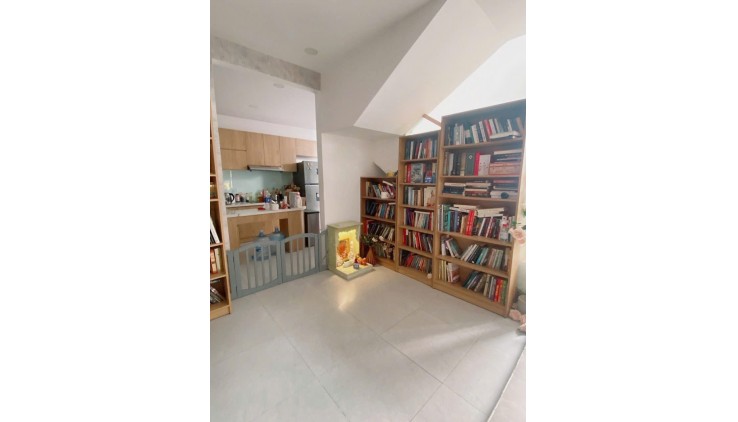 Bán nhà hẻm 207// Nguyễn Văn Đậu, Bình Thạnh, 8.1x12.5m, 2 T -3PN, Sổ A4, 8.9 tỷ.