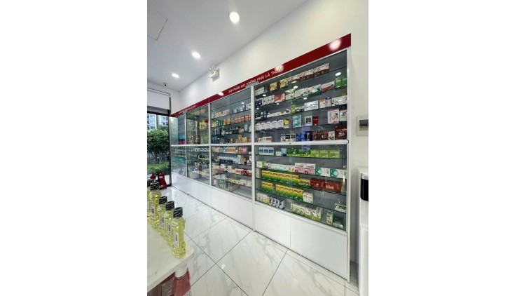 CHÍNH CHỦ SANG GẤP TẤT CẢ NỘI THẤT NHÀ THUỐC