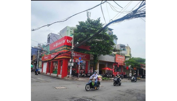 Do tình hình sức khỏe yếu chính chủ cần sang nhượng quán
