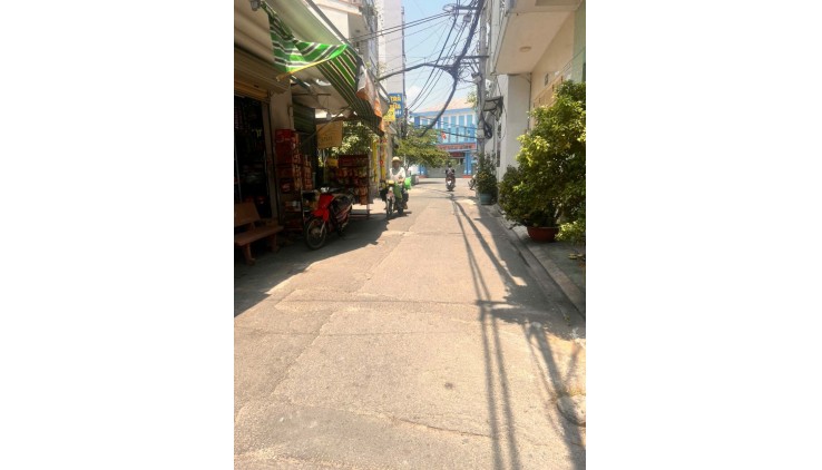 Bán Gấp nhà Tân Sơn Nhì ngay trường học Tân Bình hẻm 5m thông 52m2 ,2 Tầng Nhỉnh 5 tỷ