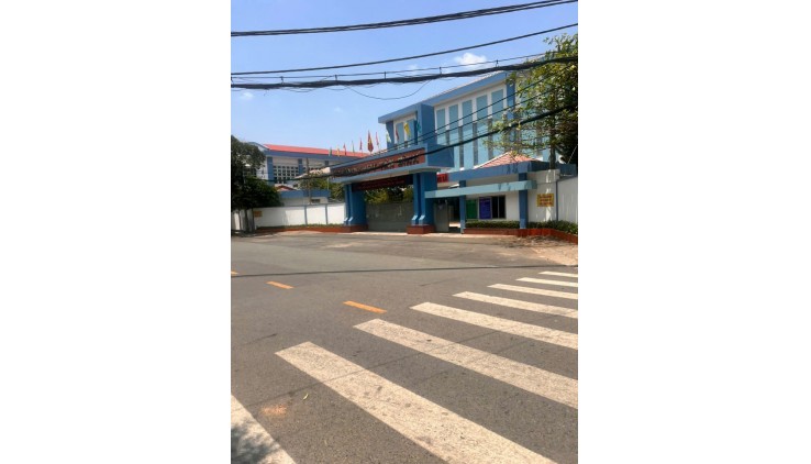 Bán Gấp nhà Tân Sơn Nhì ngay trường học Tân Bình hẻm 5m thông 52m2 ,2 Tầng Nhỉnh 5 tỷ