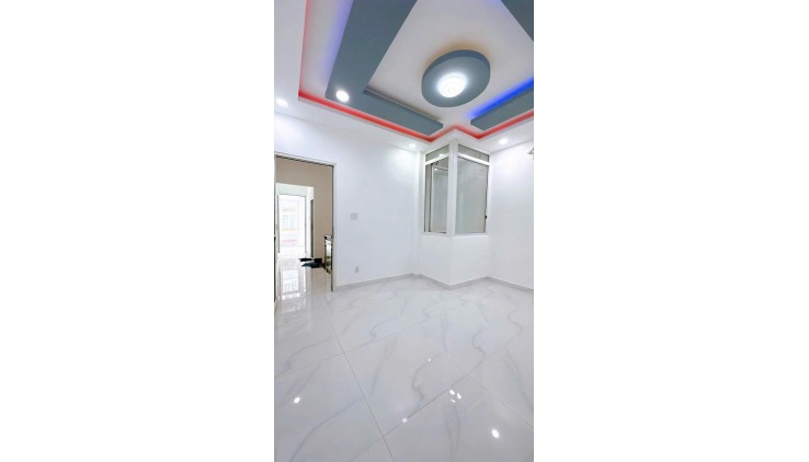 SÁT MẶT TIỀN KHÁNH HỘI Q4 
NGANG 3.3 NỞ 4.4 DÀI 11 M 
CÓ 5 TỶ