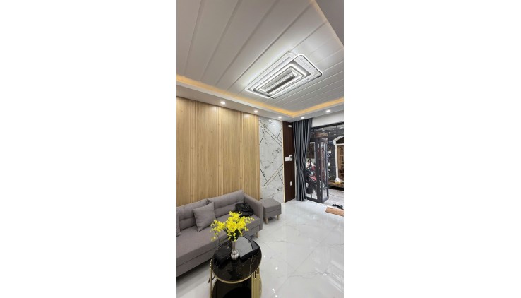 Nhà đẹp ngay Bùi Quang Là, Gò Vấp, ngang bề thế 4.5m chỉ NHỈNH 3 TỶ, còn thương lượng.
