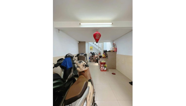 SÁT MẶT TIỀN THÔNG 1 TRỤC 
DIỆN TÍCH 73 M2  NHÀ MỚI BÊ TÔNG  Q4
NGANG 4.5 DÀI 16 M HƠN 50 TRIÊU M