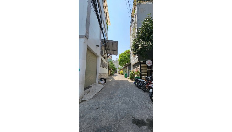 SÁT MẶT TIỀN THÔNG 1 TRỤC 
DIỆN TÍCH 73 M2  NHÀ MỚI BÊ TÔNG  Q4
NGANG 4.5 DÀI 16 M HƠN 50 TRIÊU M