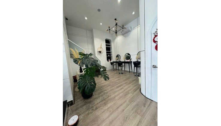 CẦN SANG MẶT BẰNG TRỐNG - CƠ HỘI CHO AI TÌM VỊ TRÍ KINH DOANH ĐẸP - QUẬN 7 HCM