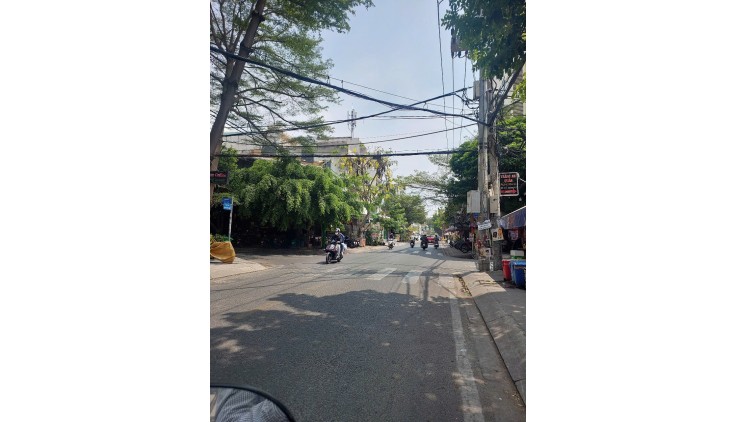 QUẬN 7,87M2 Ngang lớn 6M, Hẻm Xe Hơi,Gần mặt tiền- 5p qua Q1,4