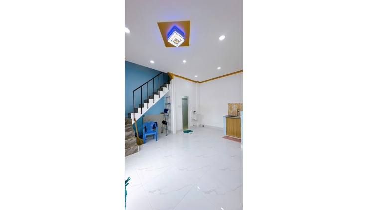 Sát mặt tiền xe hơi 

Khánh Hội Q4  Trung tâm 

HƠN 2 TỶ