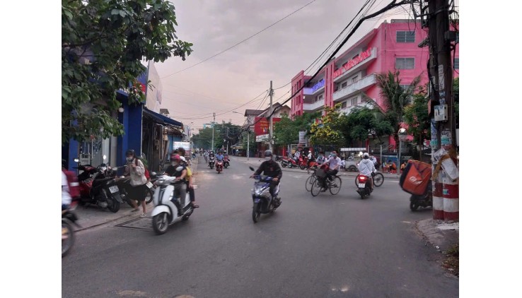 BÁN NHÀ MẶT TIỀN KD ĐÔNG HƯNG THUẬN 11 QUẬN 12 , NGANG LỚN 5 X 26M, 130M2, NHỈNH 10 TỶ TL