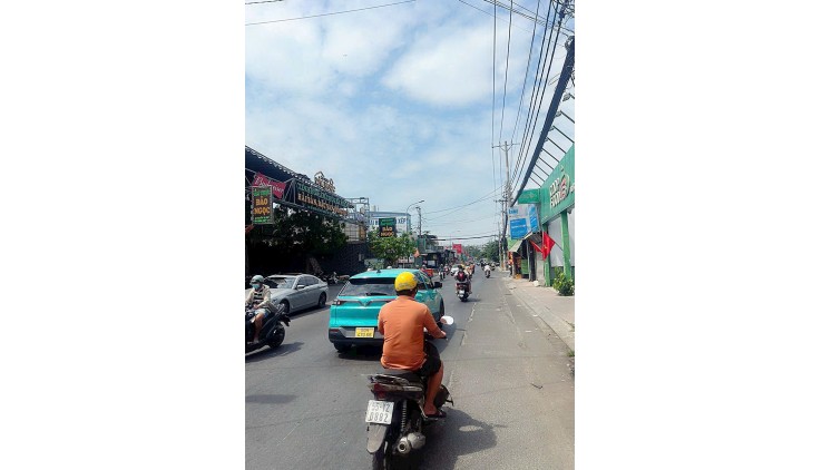 NHÀ CẤP 4 MẶT TIỀN TÂN CHÁNH HIỆP 08