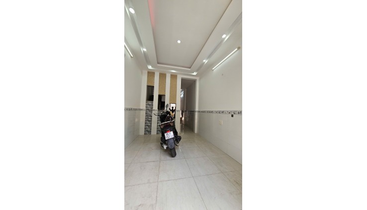 Cạnh Mặt Tiền Bến Vân Đồn thông Nguyễn Khoái Q4 
3 bước tới Q1,Q2,Q3,Q5...
DIỆN TÍCH ĐẤT 39,9M
5 PN 4 WC  DƯỚI 100 TRIÊU M
