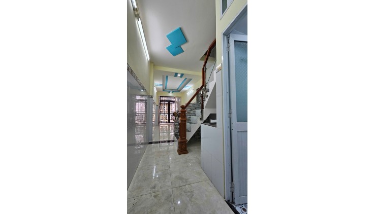 Cạnh Mặt tiền 15 m
TRUNG TÂM Q4 

DIỆN TÍCH ĐẤT 31,5 M2
HƠN 3 TỶ