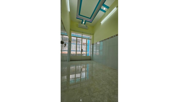 Cạnh Mặt tiền 15 m
TRUNG TÂM Q4 

DIỆN TÍCH ĐẤT 31,5 M2
HƠN 3 TỶ
