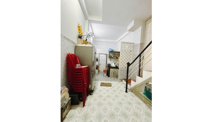 BÁN NHÀ ĐẸP  02 TẤM BTCT

 - Trục Đường Hoàng Diệu , Quận 4 HƠN 3 TỶ 

 Ngang 3.4x dài 11,7m