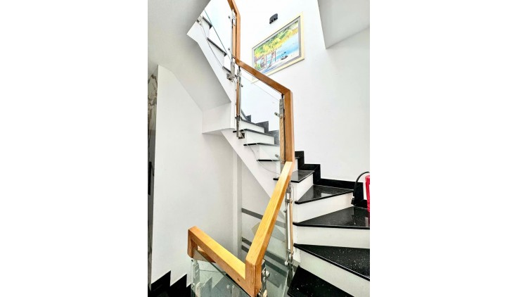 CỰC PHẨM - MT NGUYỄN TRUNG TRỰC - P5 BÌNH THẠNH - 8PN LỚN - CÓ THAN MÁY - DOANH THU 650 TR/TH - PCCC - BÁN 12.5 TỶ