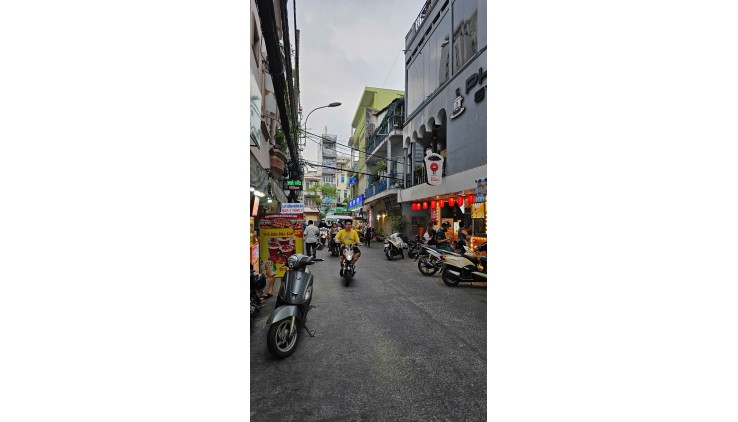 ĐƯỜNG XE HƠI NGAY NHÀ  HOÀNG DIỆU TRUNG TÂM Q4 
DIỆN TÍCH SD LÊN ĐẾN 90 M2 
CÓ 5 TỶ