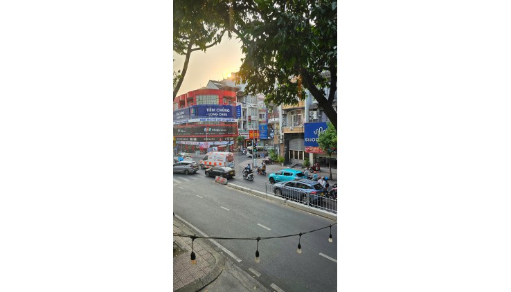 ĐƯỜNG XE HƠI NGAY NHÀ  HOÀNG DIỆU TRUNG TÂM Q4 
DIỆN TÍCH SD LÊN ĐẾN 90 M2 
CÓ 5 TỶ