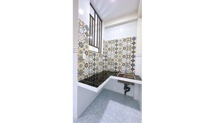 SÁT MẶT TIỀN TRUNG TÂM Q4 
DIỆN TÍCH ĐẤT  21 M2  ĐÚC BÊ TÔNG 
CÓ 2 TỶ