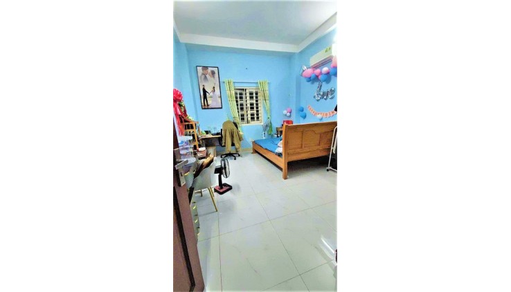 NHÀ ngay UBP. PHÚ HỮU, Tp TĐ, 4 TẦNG mái bằng, HẺM 9M – SHR – Gía CHỈ 6,6ty. LH 0909185988
