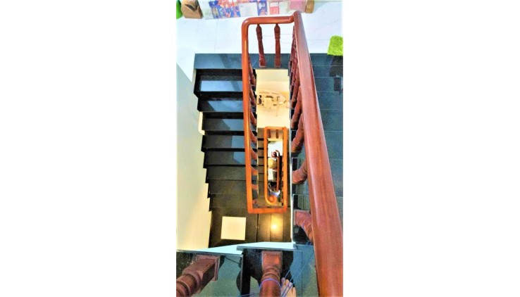 NHÀ ngay UBP. PHÚ HỮU, Tp TĐ, 4 TẦNG mái bằng, HẺM 9M – SHR – Gía CHỈ 6,6ty. LH 0909185988