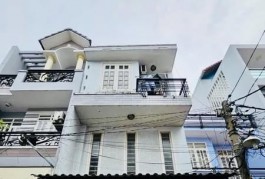 NGAY 4 XÃ - GIÁP TÂN PHÚ - HÊM NHỰA 5M - 60M - 3 TẦNG - 3 NGỦ NHỈNH 5 ĐỒNG