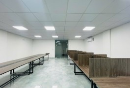 Văn phòng cho thuê khu sân bay hầm xe rộng có thang máy pccc giá 4tr5