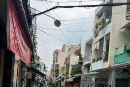 **Bán nhà ngay Cách Mạng Tháng 8** phường 5, Tân Bình; (4*14) - nở hậu