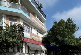Bán nhà mặt phố Q.9, 70m², 3 tầng, 4PN, 5.6 tỷ, sổ đỏ