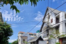 Bán nhà mặt phố Q.9, 86m², 5PN, 5WC, 9 tỷ, sổ đỏ
```