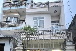 Bán nhà115m2 hẻm Bùi Văn Ba xe hơi đổ cửa 100m đến chợ chỉ nhỉnh 8 tỷ