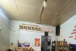 SÁT MẶT  TIỀN TRUNG TÂM Q4 
NGANG 4.2 X 10.3 
CÓ 3 TỶ