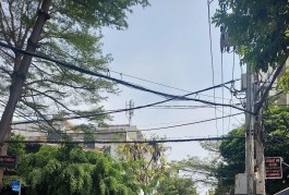 QUẬN 7,87M2 Ngang lớn 6M, Hẻm Xe Hơi,Gần mặt tiền- 5p qua Q1,4