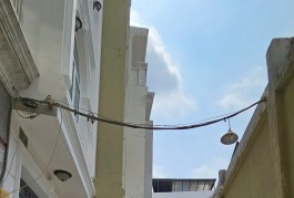 Cạnh Mặt Tiền Bến Vân Đồn thông Nguyễn Khoái Q4 
3 bước tới Q1,Q2,Q3,Q5...
DIỆN TÍCH ĐẤT 39,9M
5 PN 4 WC  DƯỚI 100 TRIÊU M