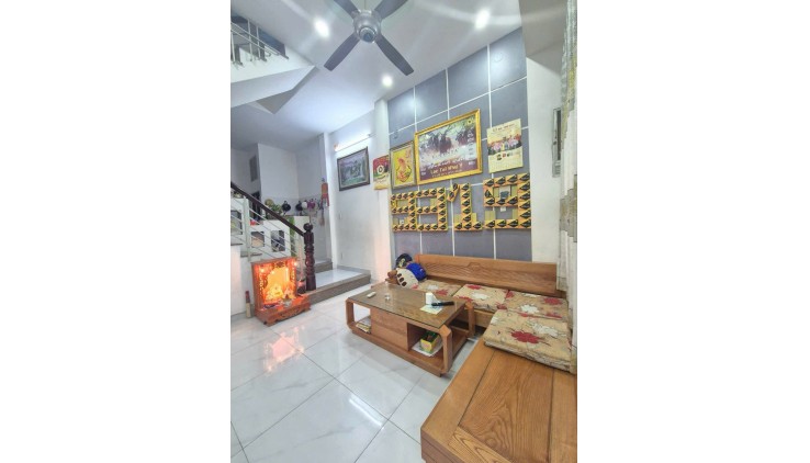 Bán nhà đẹp sát Mặt tiền Tây Sơn , 40m2 , 3 tầng BTCT , chỉ hơn 4 tỷ.