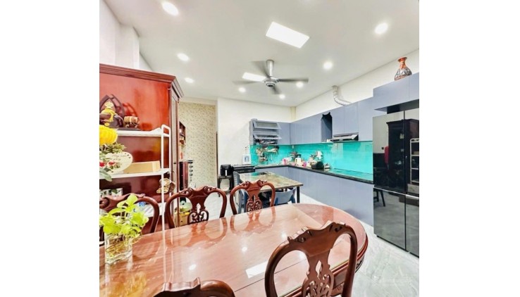 Chủ vừa gửi bán kín, HXH đậu cửa Khuông Việt 3 tầng 4 x18,5m2 giá chỉ 6 tỷ