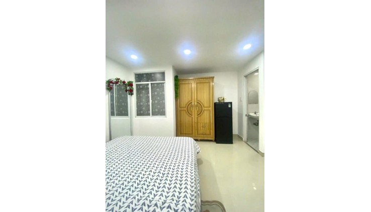 CHDV 5 TẦNG, DTSD 200M2, 10 PHÒNG, DÒNG TIỀN 40 TR/ TH GIÁ 8.6 TỶ KẾ BÊN LOTTEMART CITYLAND