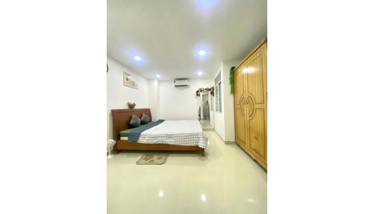 CHDV 5 TẦNG, DTSD 200M2, 10 PHÒNG, DÒNG TIỀN 40 TR/ TH GIÁ 8.6 TỶ KẾ BÊN LOTTEMART CITYLAND