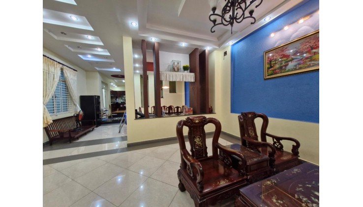 MẶT TIỀN CẠNH ĐH NGÂN HÀNG, BIỆT THỰ KIÊN CỐ VỪA Ở VỪA KD SIÊU VIP TT LINH CHIỂU THỦ ĐỨC, NGANG 9M, 3 TẦNG Ở NGAY, GIÁ CHỈ 18.5 TỶ TL.