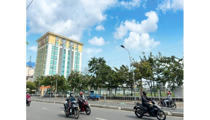 Gò Vấp - Bán nhà hẻm xe hơi thông Nguyễn Văn Lượng, Gò Vấp –  5x16m, 3PN, view sân banh, khu CityLand – giá chỉ 8.5 tỷ