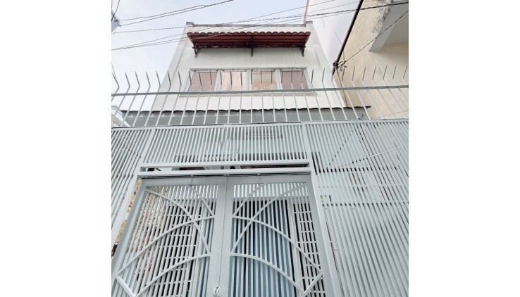 N284- Nhà Bán Quận 3 , Trần Quang Diệu ,  60M2 ,  ngang đẹp 4.3m2 , xây bê tông cốt thép  Giá 6 tỷ 350