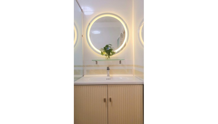 Bán nhà Q8 - 76m2 mặt tiền đường nhựa giáp Q5 - 3 tầng đẹp - giá chỉ 8,8 tỷ