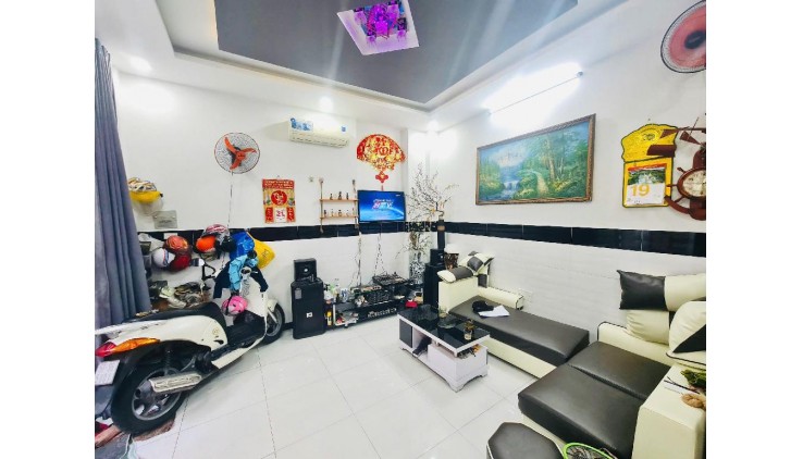 Cơ hội đầu tư cực ngon tại Phú Nhuận - 5.5 tỷ sở hữu nhà 4 tầng khang trang!