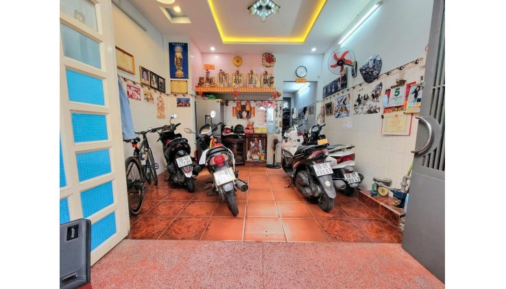 ** Nhà Sát Mặt Tiền, Hẻm ÔTÔ-Vị Trí Kinh Doanh Ngay Hồ Thị Kỷ -Lê Hồng Phong 45M2 10.9Tỷ